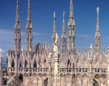 In cima al Duomo di Milano